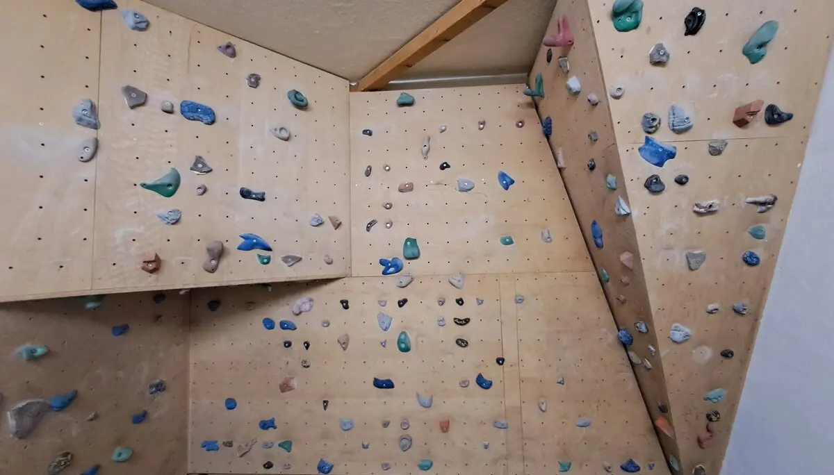 Boulderecke in der Geschäftsstelle | © DAV Sektion Bad Hersfeld